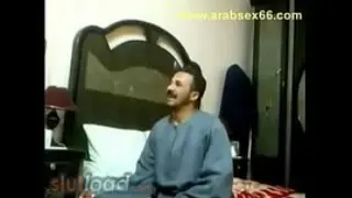 فلاحة مصرية كبيرة في السن تتناك من شاب