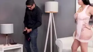ولد عامل الصيانه ينيك صاحبة المنزل الهايجة