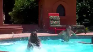 مدرب السباحه ينيك ثلاث بنات حلوة